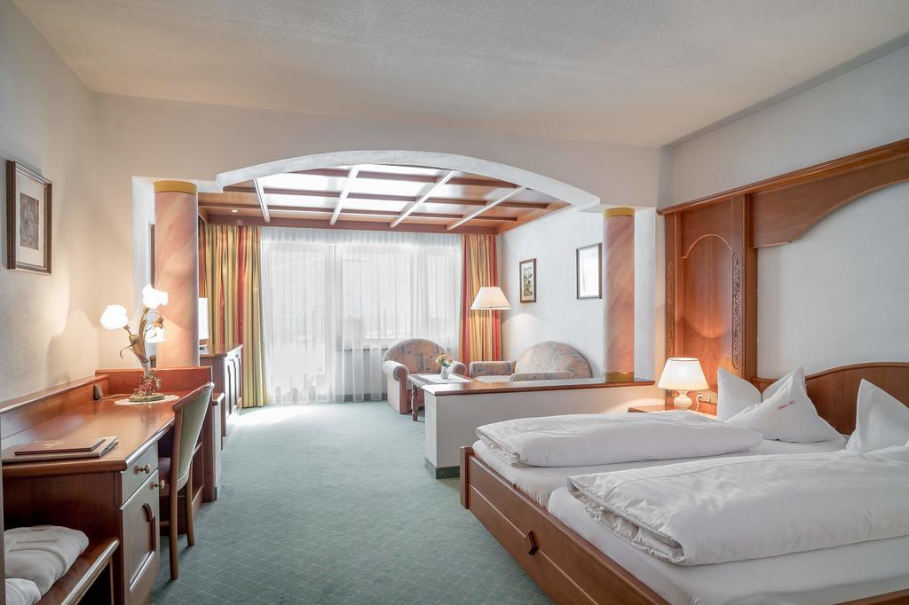Wellness & Relax Hotel Milderer Hof ノイシュティフト・イム・シュトゥーバイタール エクステリア 写真
