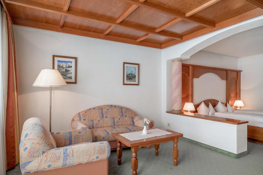 Wellness & Relax Hotel Milderer Hof ノイシュティフト・イム・シュトゥーバイタール エクステリア 写真